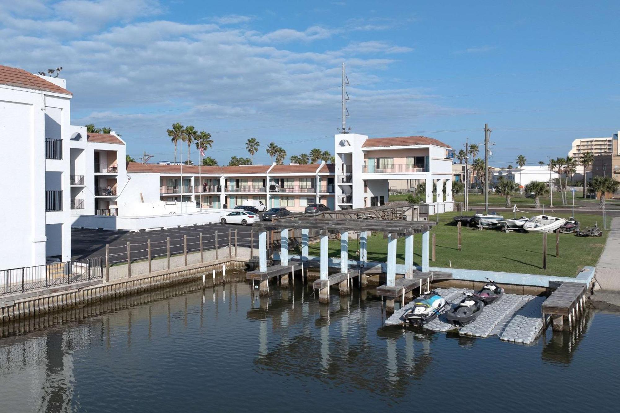 Windwater Hotel And Marina South Padre Island Exterior photo