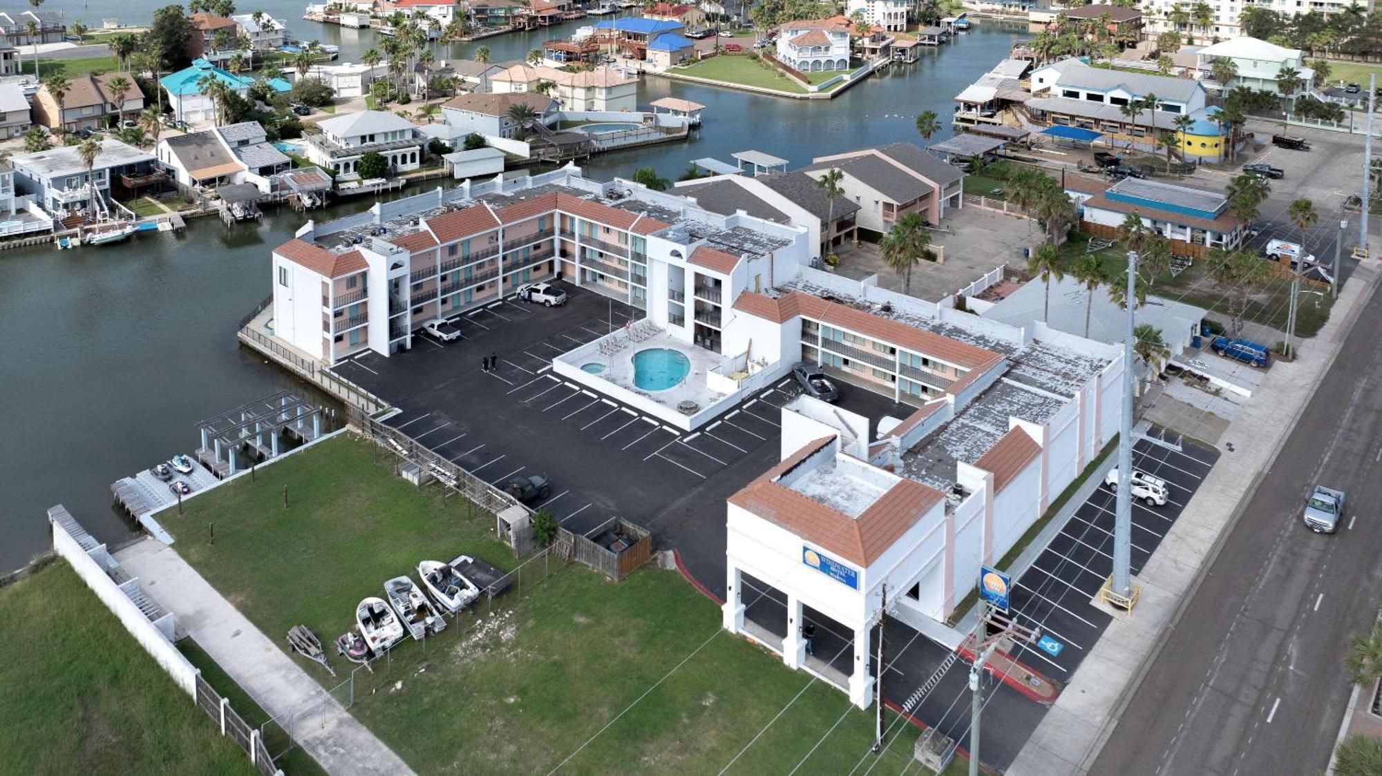 Windwater Hotel And Marina South Padre Island Exterior photo