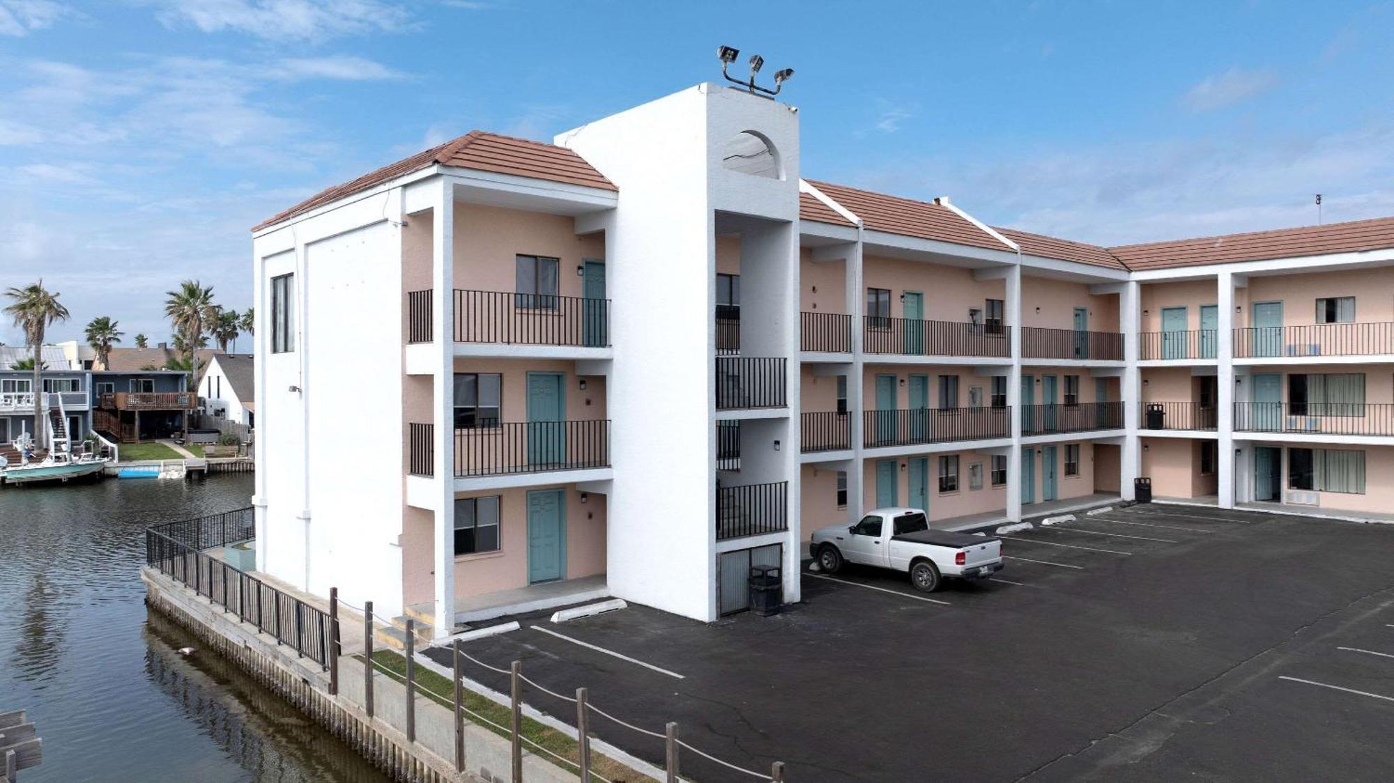 Windwater Hotel And Marina South Padre Island Exterior photo