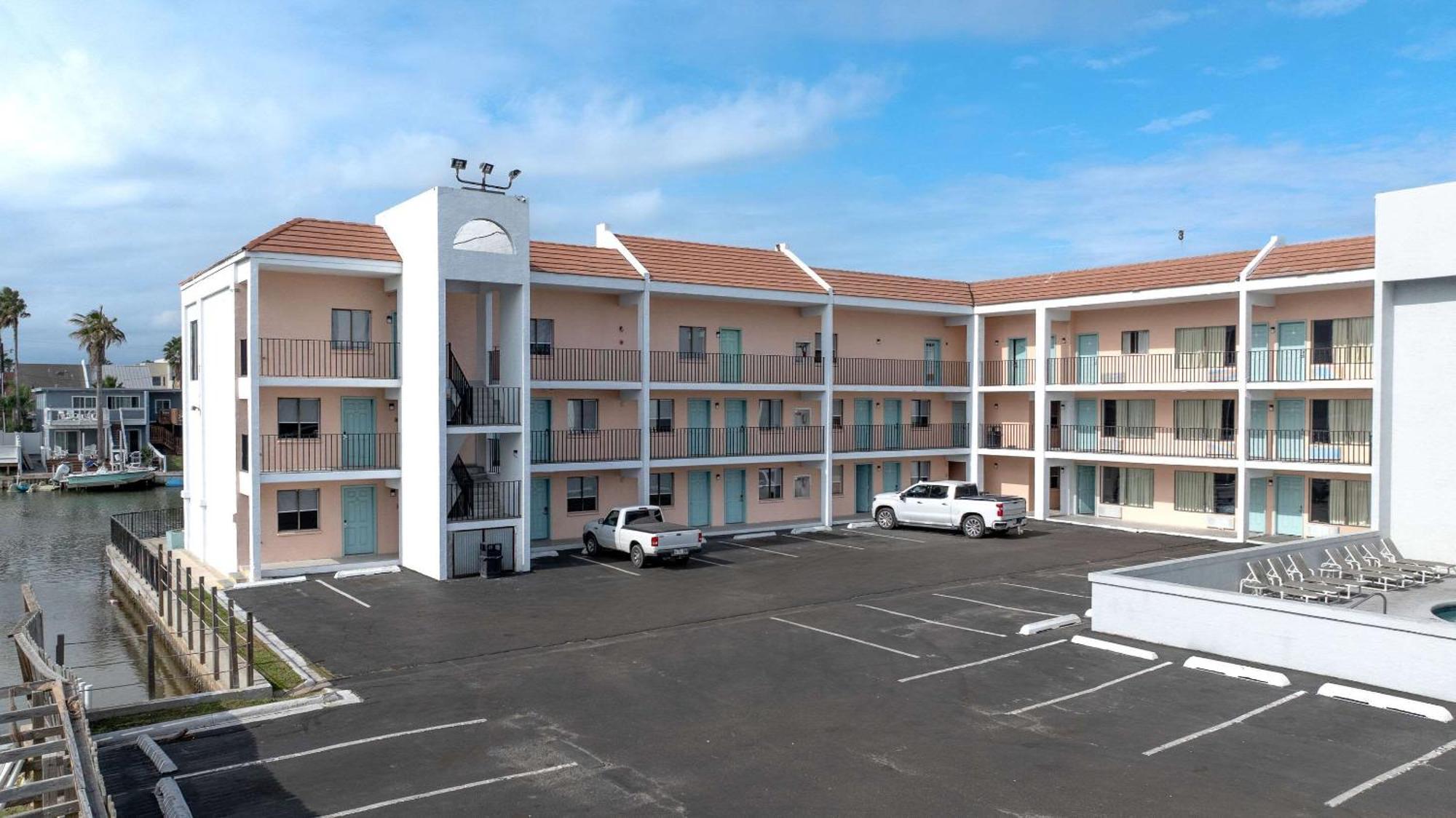 Windwater Hotel And Marina South Padre Island Exterior photo