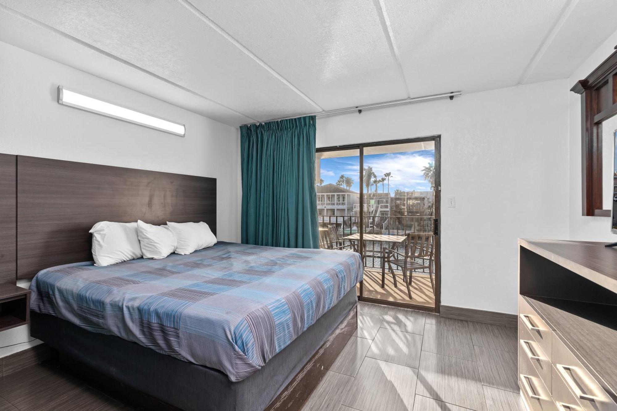 Windwater Hotel And Marina South Padre Island Room photo
