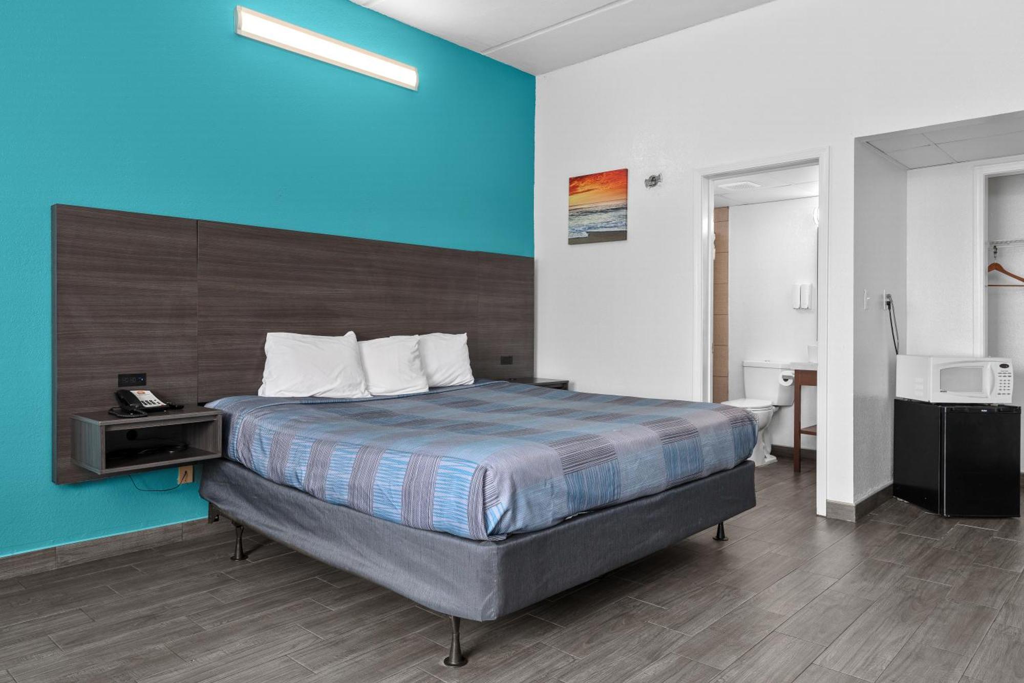 Windwater Hotel And Marina South Padre Island Room photo
