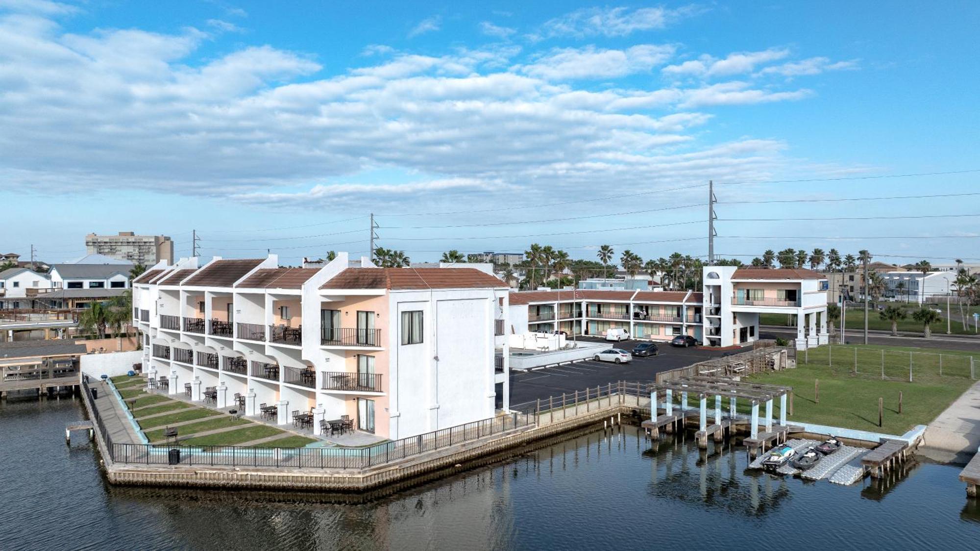 Windwater Hotel And Marina South Padre Island Exterior photo